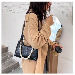 BOLSO BAGUETTE PERLAS